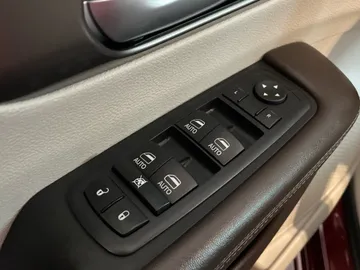 2017 Chrysler Pacifica - image 26