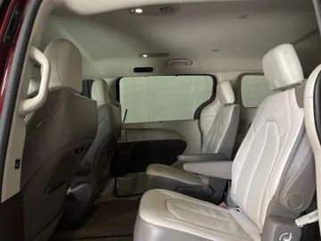 2017 Chrysler Pacifica - image 14