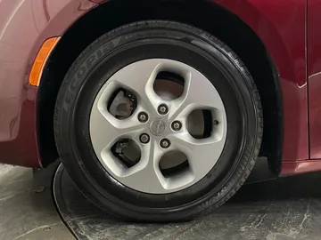 2017 Chrysler Pacifica - image 6