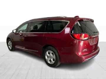 2017 Chrysler Pacifica - image 10