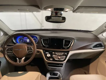 2017 Chrysler Pacifica - image 4