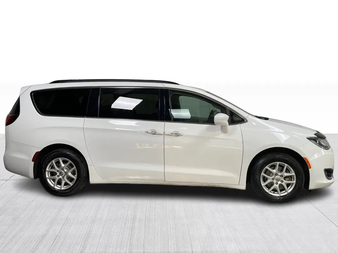 2020 Chrysler Pacifica — photo 2