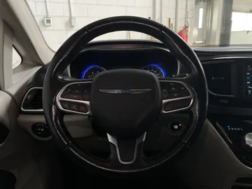 2020 Chrysler Pacifica - image 15