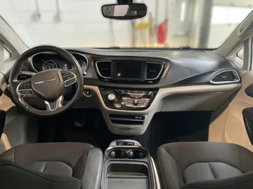 2020 Chrysler Pacifica - image 4