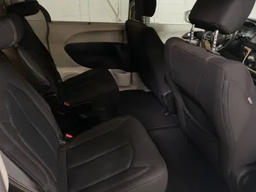 2020 Chrysler Pacifica - image 13