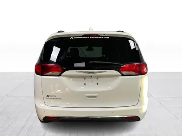 2020 Chrysler Pacifica - image 10