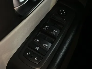 2020 Chrysler Pacifica - image 23