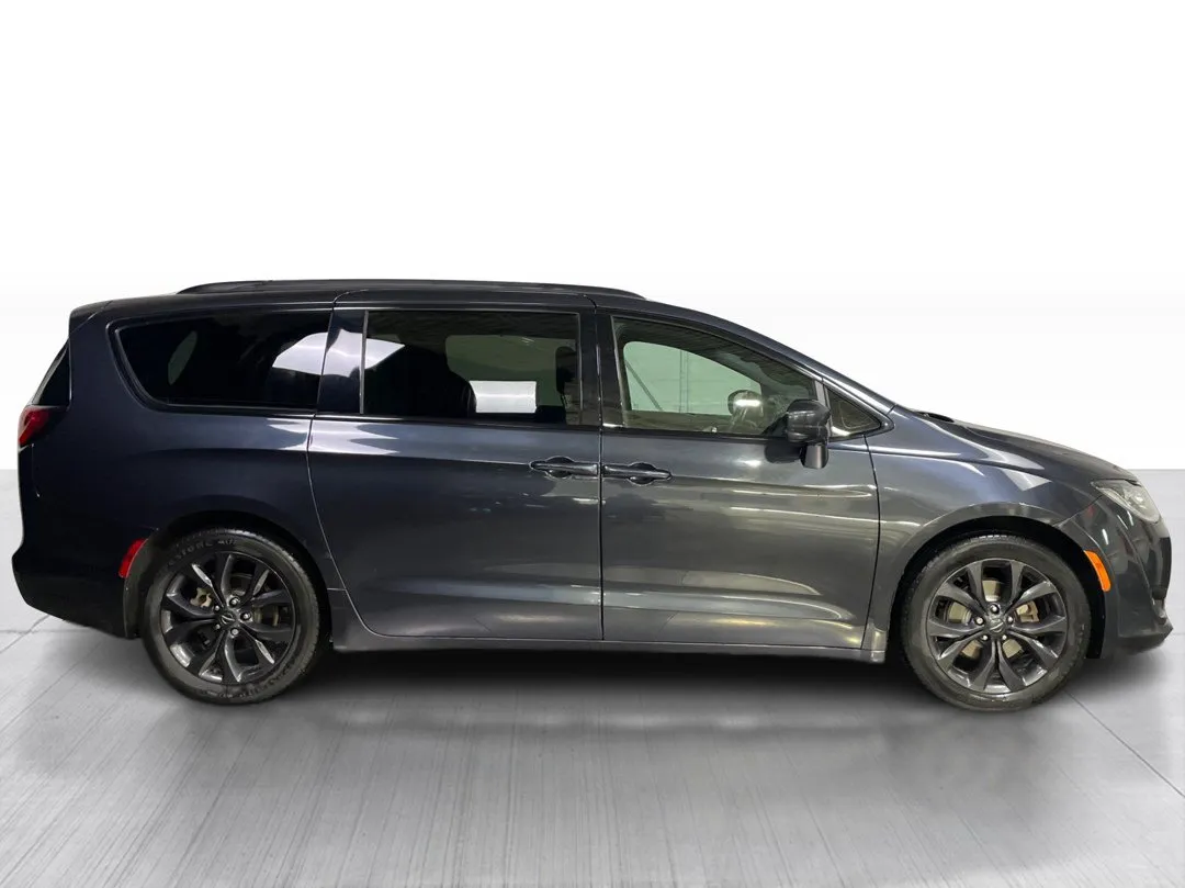 2020 Chrysler Pacifica — photo 8