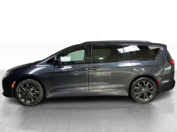 2020 Chrysler Pacifica - image 4