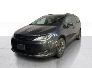 2020 Chrysler Pacifica - image 3