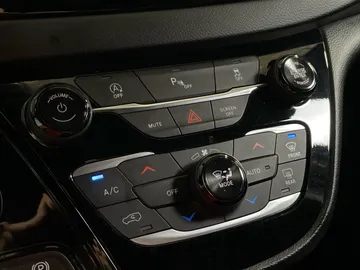 2020 Chrysler Pacifica - image 31