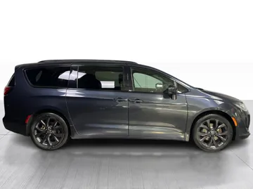 2020 Chrysler Pacifica - image 9