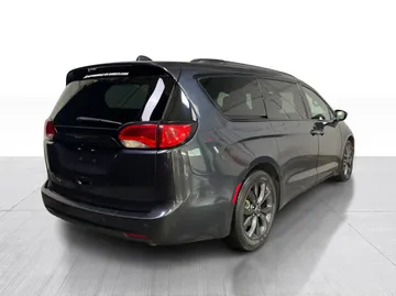 2020 Chrysler Pacifica - image 8