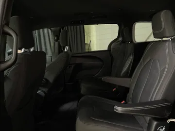 2020 Chrysler Pacifica - image 10