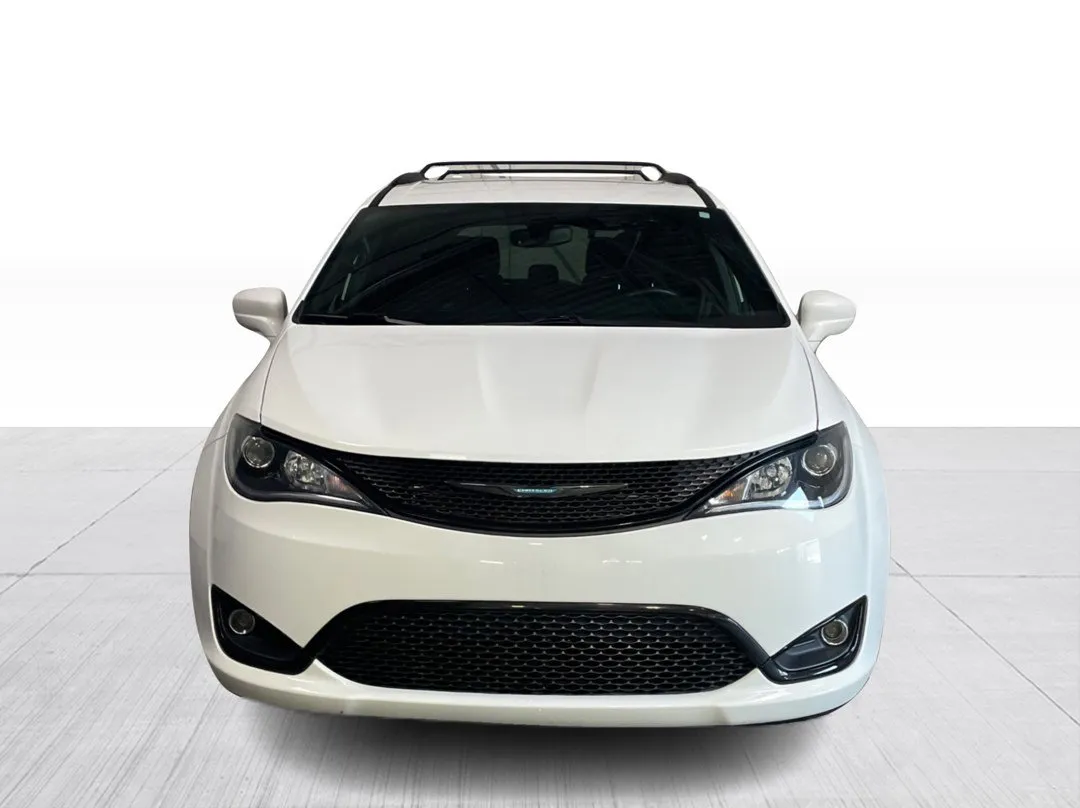 2020 Chrysler Pacifica Hybrid — photo 2