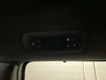 2020 Chrysler Pacifica Hybrid - image 27