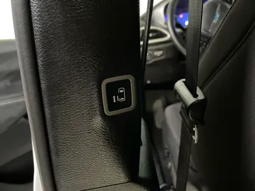 2020 Chrysler Pacifica Hybrid - image 33