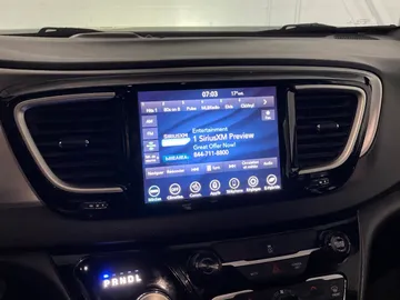 2020 Chrysler Pacifica Hybrid - image 32