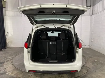 2020 Chrysler Pacifica Hybrid - image 12