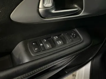 2020 Chrysler Pacifica Hybrid - image 25