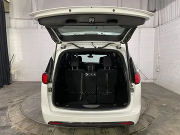2020 Chrysler Pacifica Hybrid - image 12