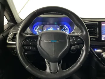 2020 Chrysler Pacifica Hybrid - image 16