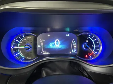 2020 Chrysler Pacifica Hybrid - image 15