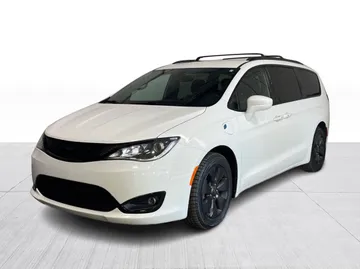 2020 Chrysler Pacifica Hybrid - image 3