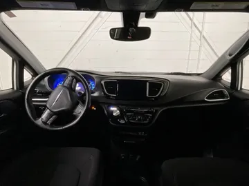 2020 Chrysler Pacifica Hybrid - image 13