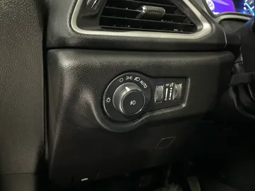 2020 Chrysler Pacifica Hybrid - image 17