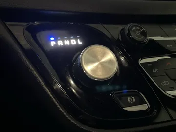 2020 Chrysler Pacifica Hybrid - image 31
