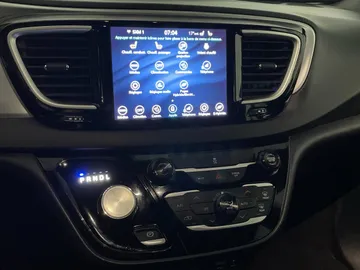 2020 Chrysler Pacifica Hybrid - image 23