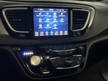 2020 Chrysler Pacifica Hybrid - image 23