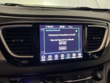 2020 Chrysler Pacifica Hybrid - image 29
