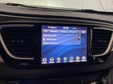 2020 Chrysler Pacifica Hybrid - image 28