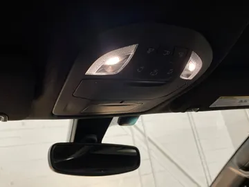 2020 Chrysler Pacifica Hybrid - image 14