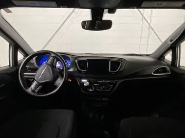 2020 Chrysler Pacifica Hybrid - image 13