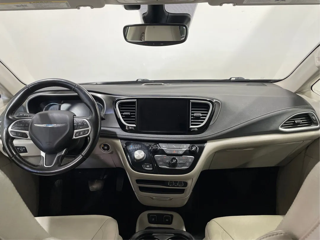 2021 Chrysler Pacifica Hybrid — photo 4