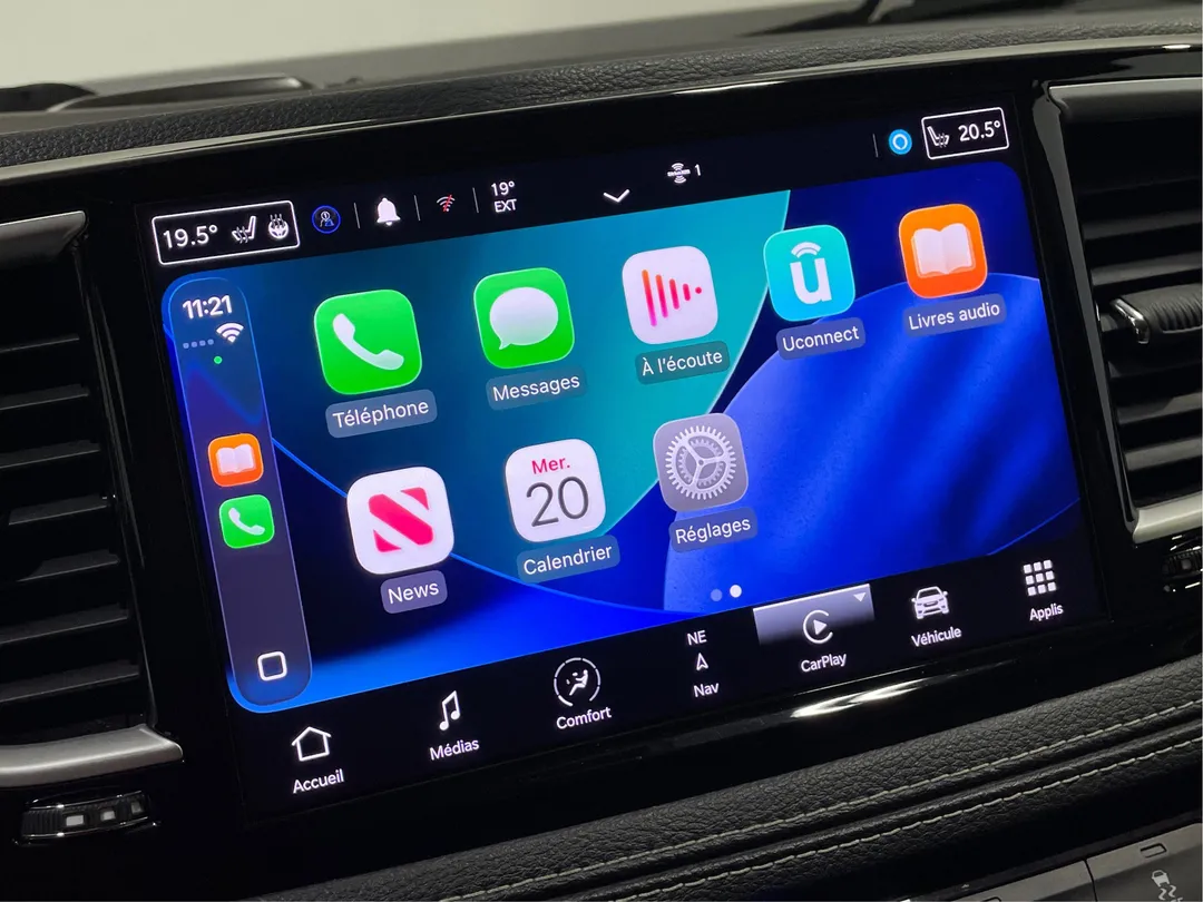 2021 Chrysler Pacifica Hybrid — photo 6