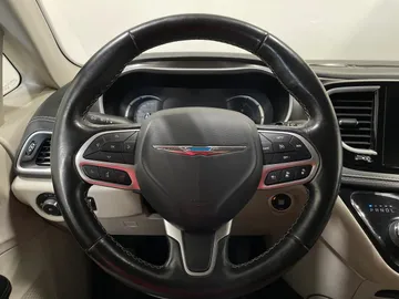 2021 Chrysler Pacifica Hybrid - image 27