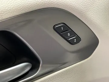 2021 Chrysler Pacifica Hybrid - image 20