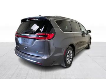 2021 Chrysler Pacifica Hybrid - image 14
