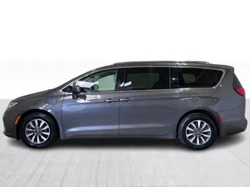 2021 Chrysler Pacifica Hybrid - image 10