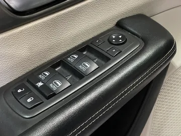 2021 Chrysler Pacifica Hybrid - image 25