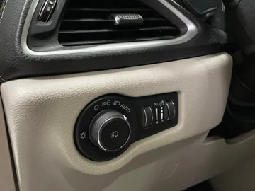 2021 Chrysler Pacifica Hybrid - image 32