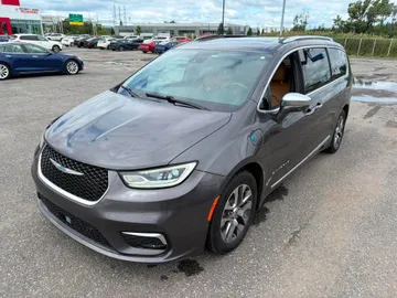 2021 Chrysler Pacifica Hybrid - image 3