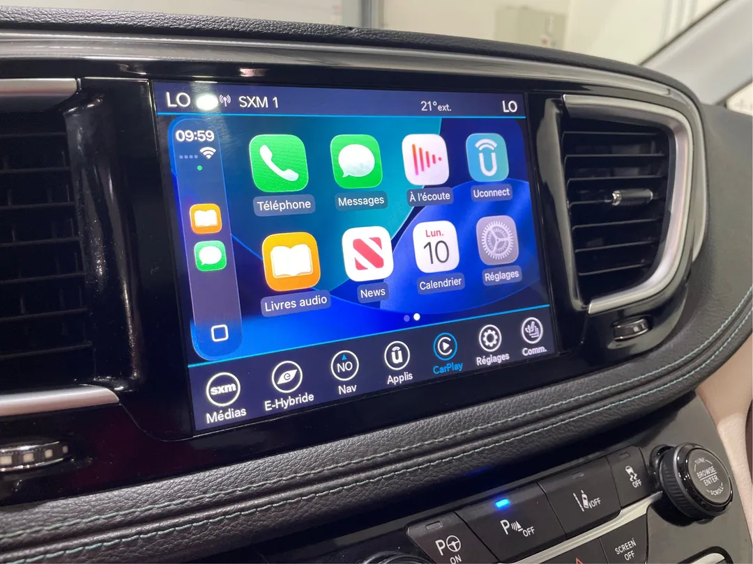2020 Chrysler Pacifica Hybrid — photo 7