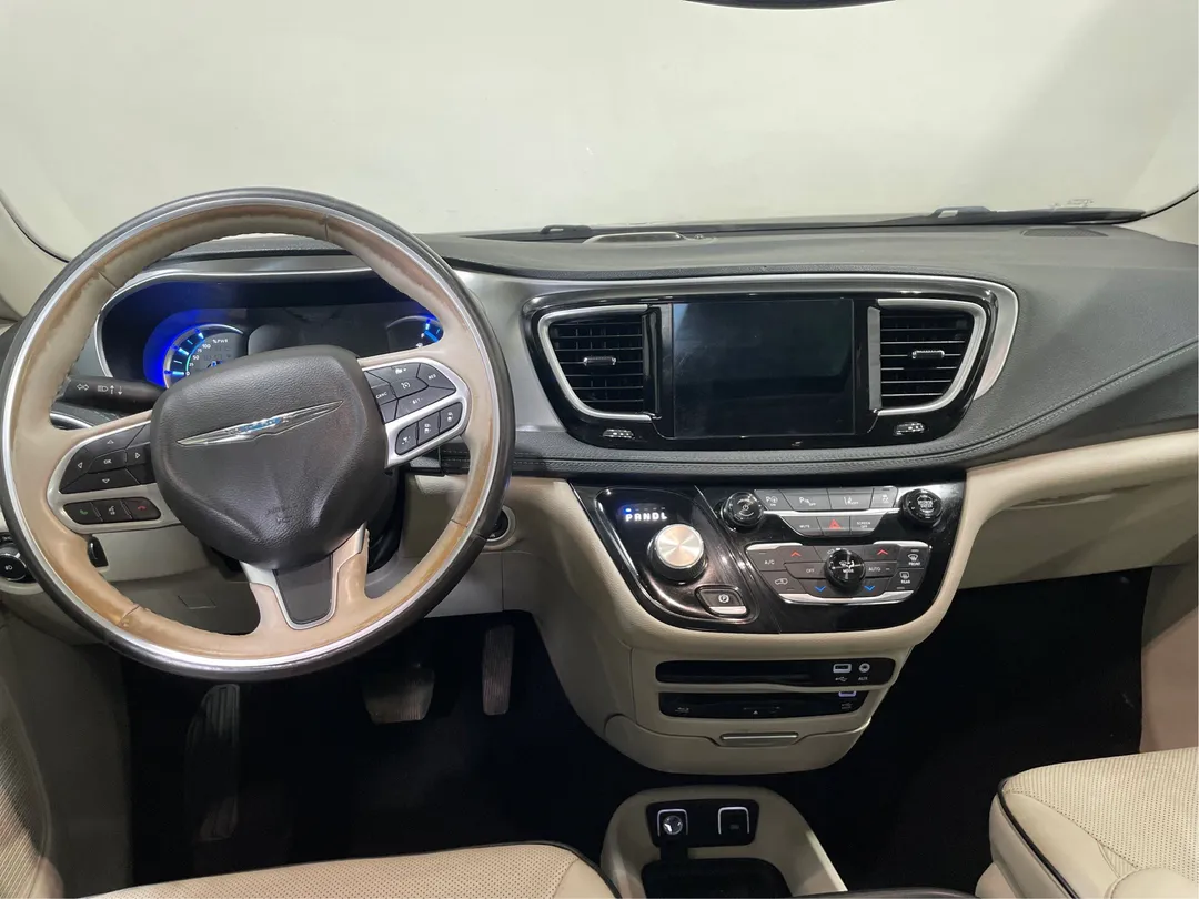 2020 Chrysler Pacifica Hybrid — photo 4