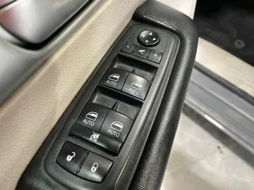2020 Chrysler Pacifica Hybrid - image 24