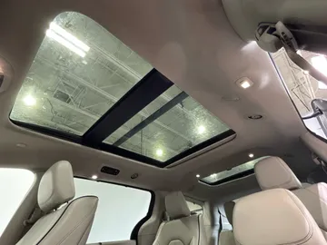 2020 Chrysler Pacifica Hybrid - image 6
